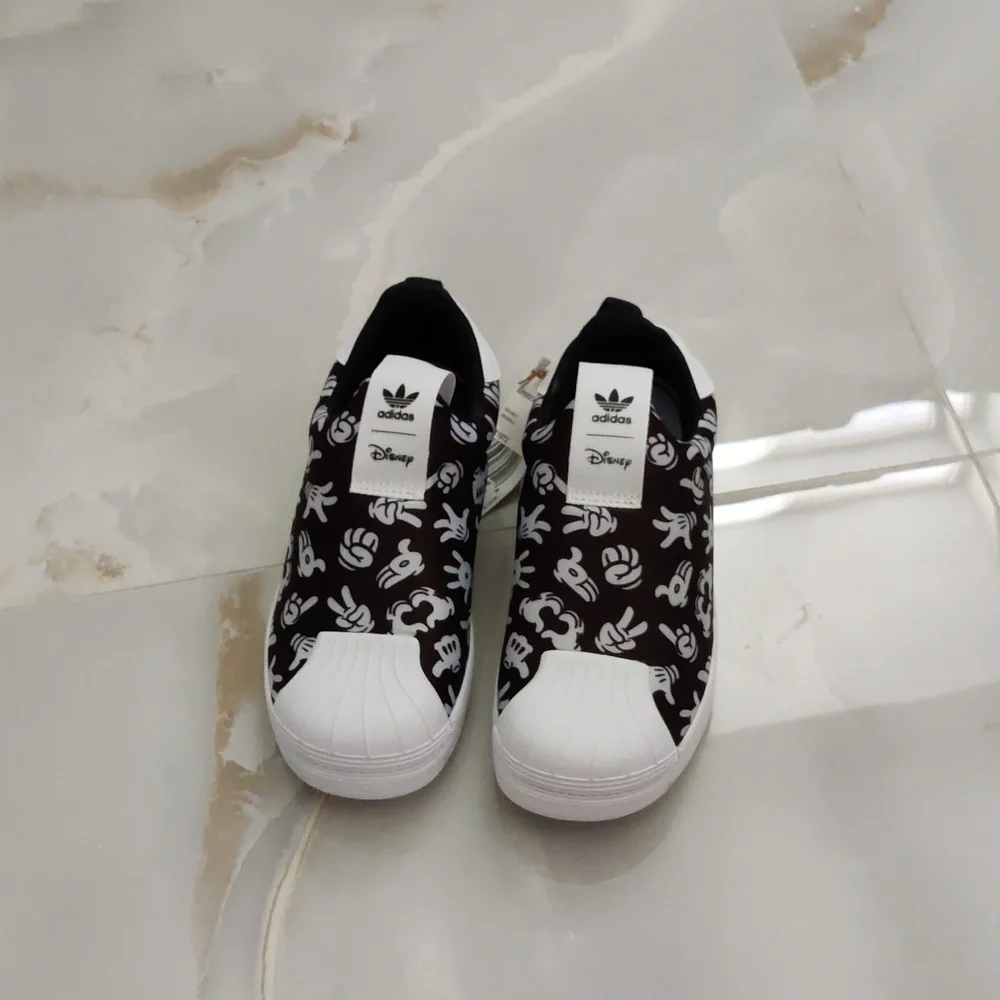 Adidas so cute Mickey mouse sneakers - Picture 2 of 6